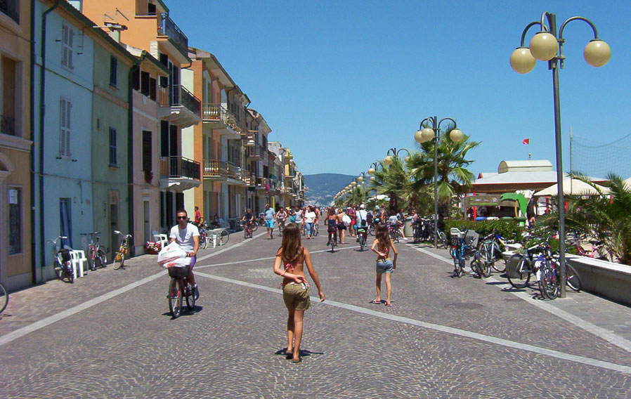 boardwalk of Porto Recanati