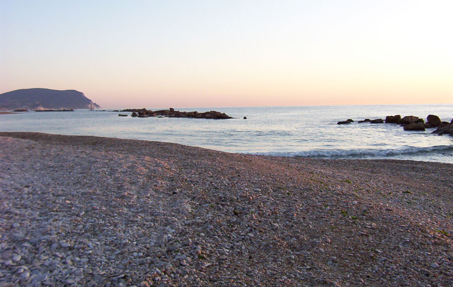 alba sulla spiaggia di Porto Recanati